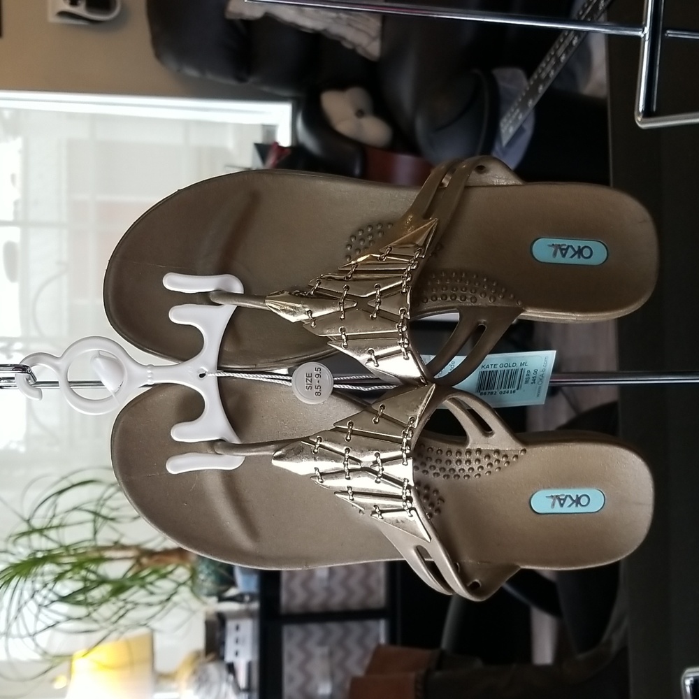Oka'b flip flop